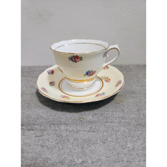 Colclough Tea Cup Saucer Small Rose Clusters Gold Gilt Displaying Tea Cups Gift - Picture 3 of 10